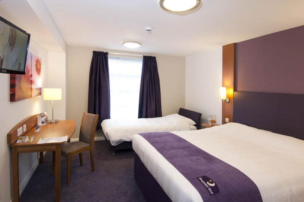 Premier Inn Sittingbourne Kent Room photo