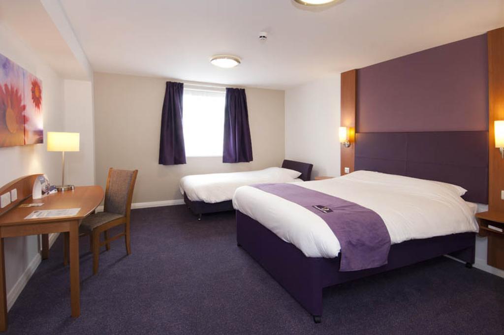 Premier Inn Sittingbourne Kent Room photo