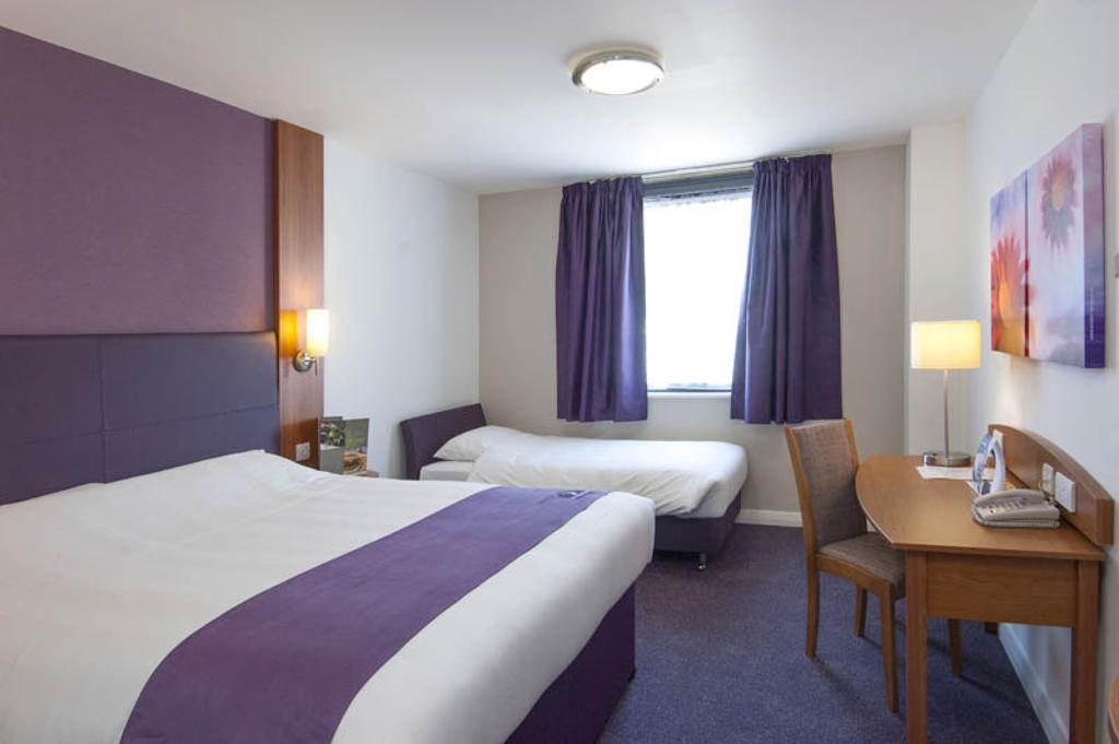 Premier Inn Sittingbourne Kent Room photo