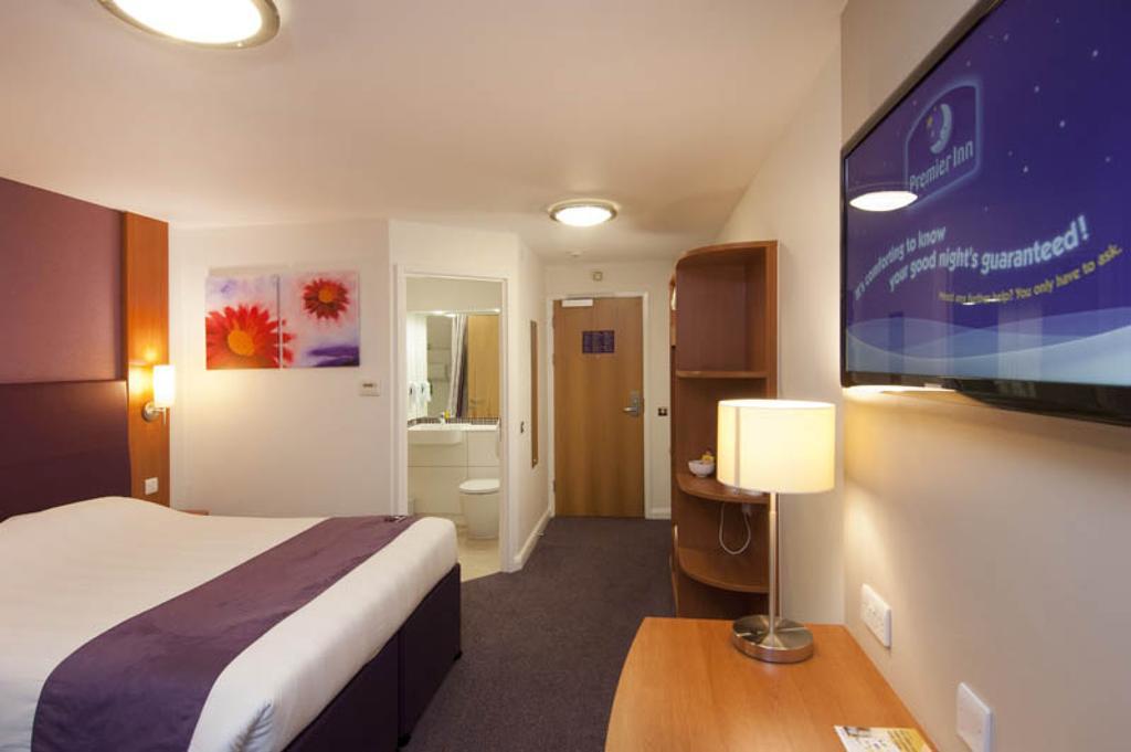 Premier Inn Sittingbourne Kent Exterior photo